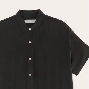 Everlane - The Boxy Shirt in Washable Silk